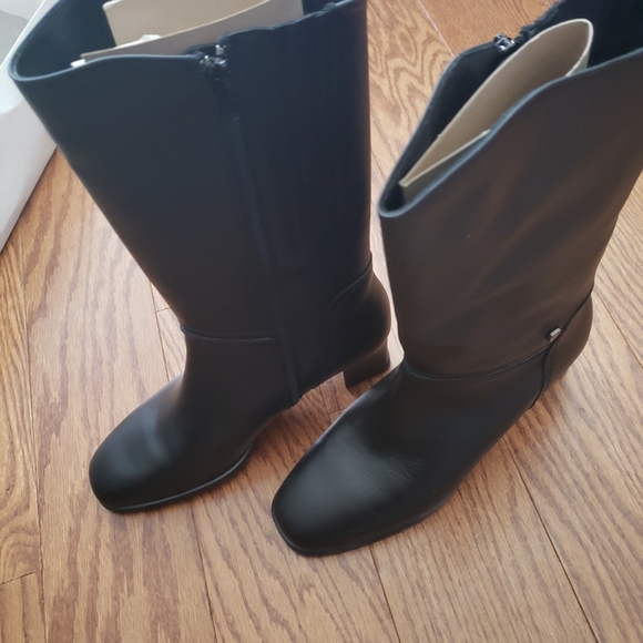 Womens size 9 boots NWT - Picture 2 of 3